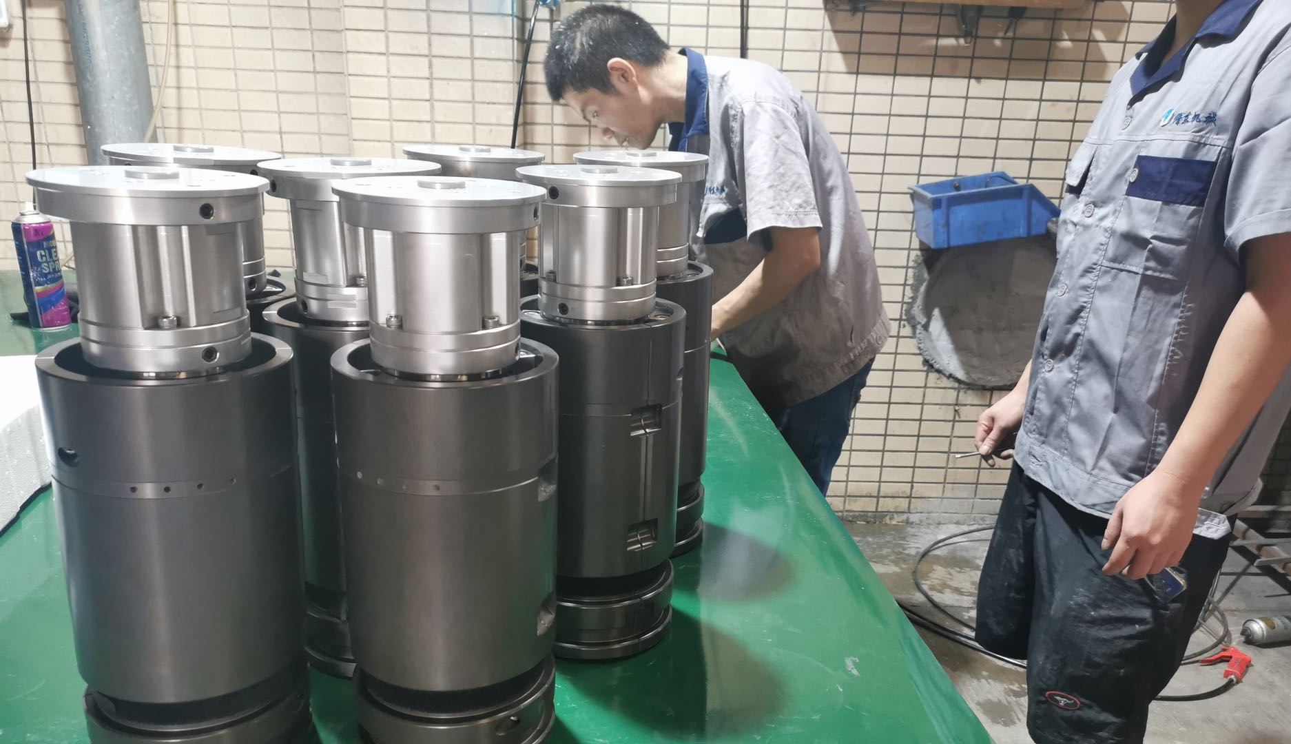 Pet bottle rotary blowing mold in production